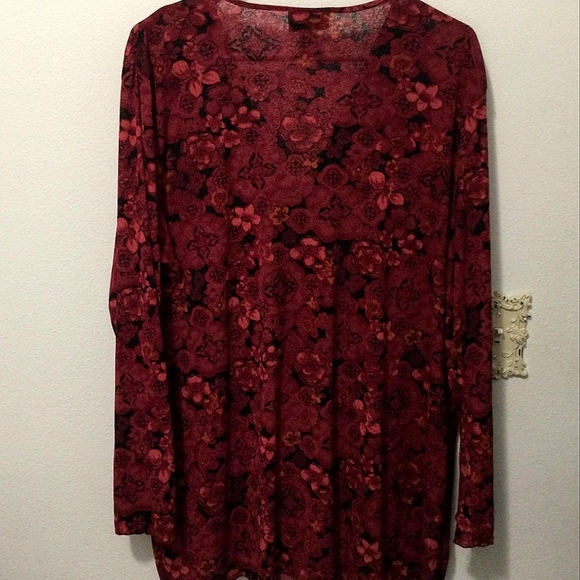 Romantic Lane Bryant Red Roses Top 22/24 - Picture 4 of 4